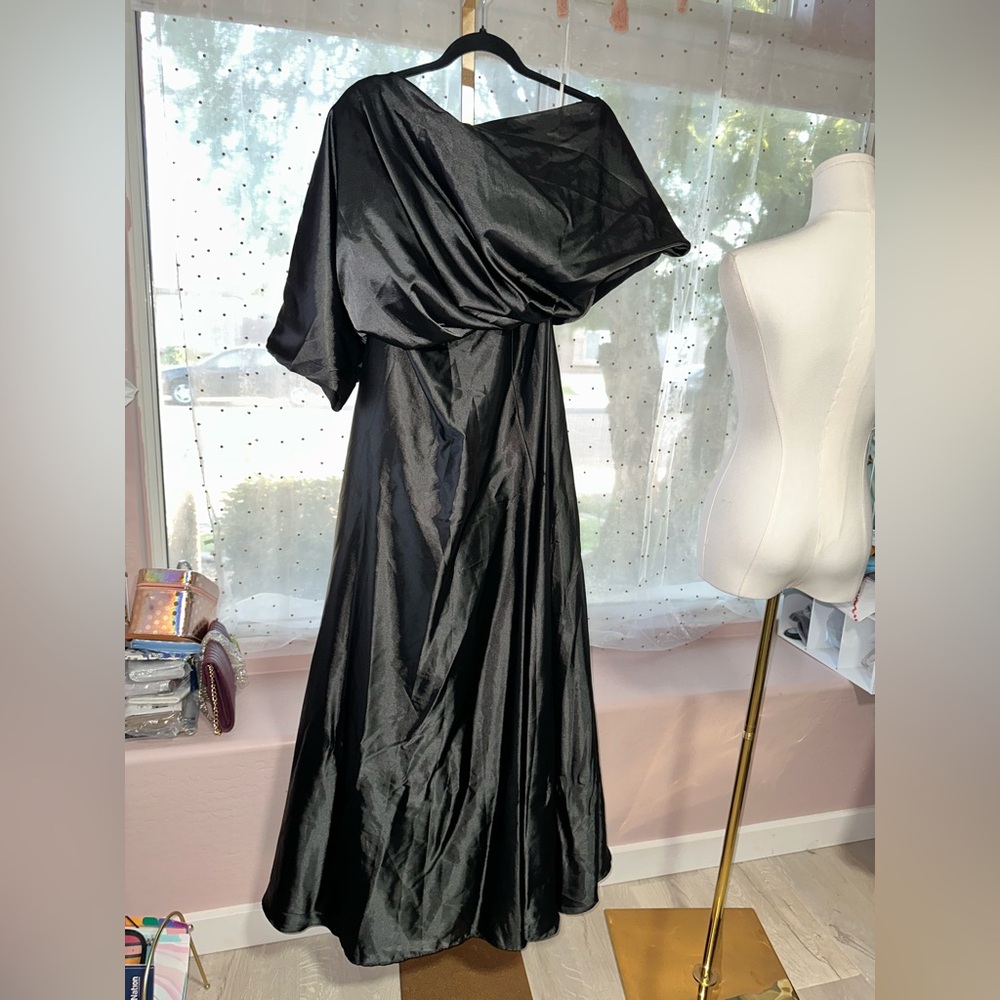 Chic Asymmetrical Black Dress